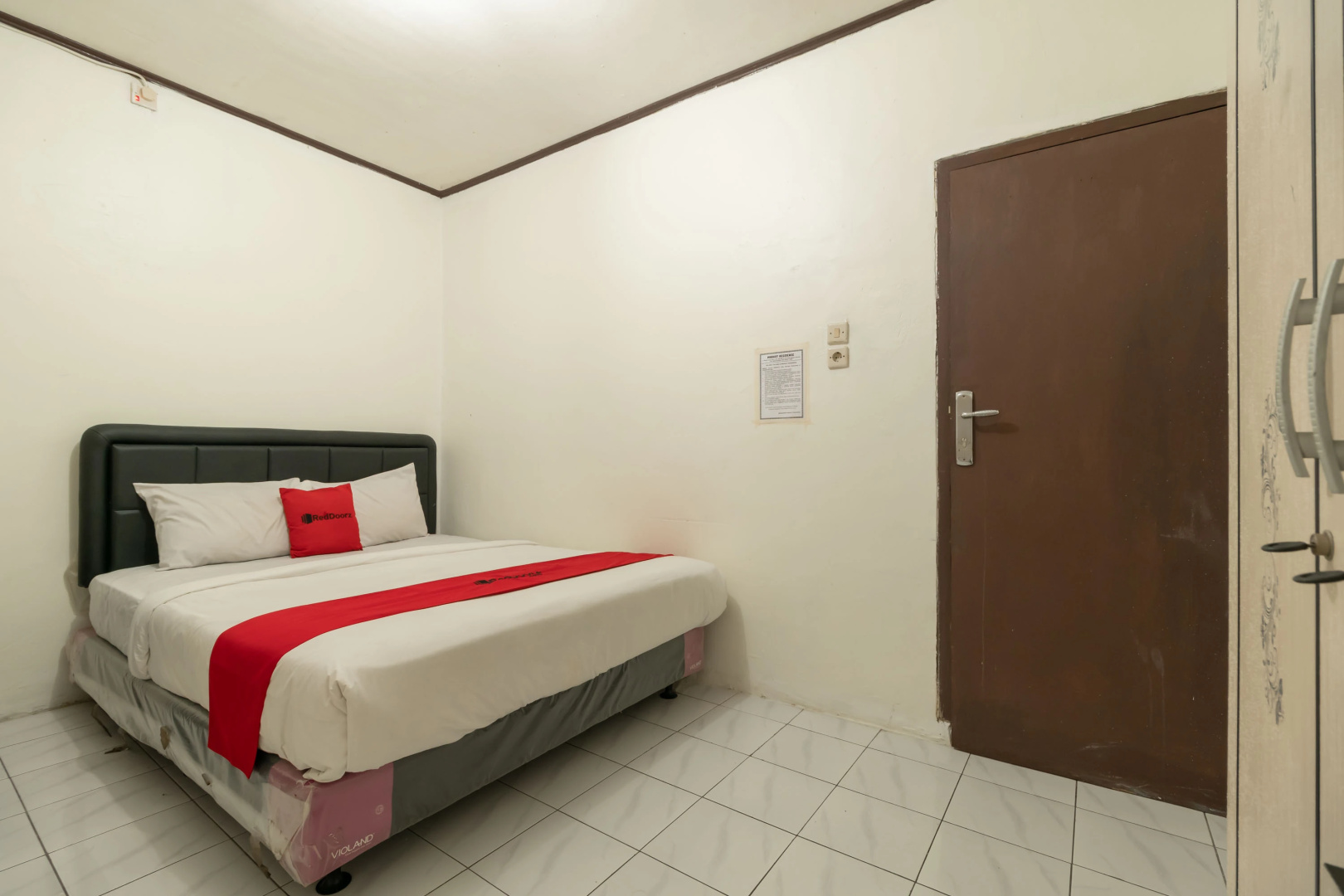 Foto - RedDoorz near Pondok Indah Water Park