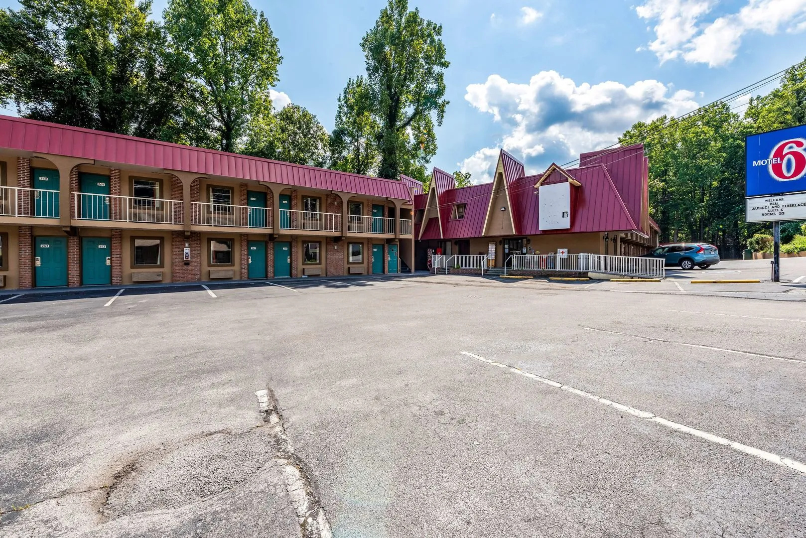 Photo - Motel 6-Gatlinburg, TN - Smoky Mountains