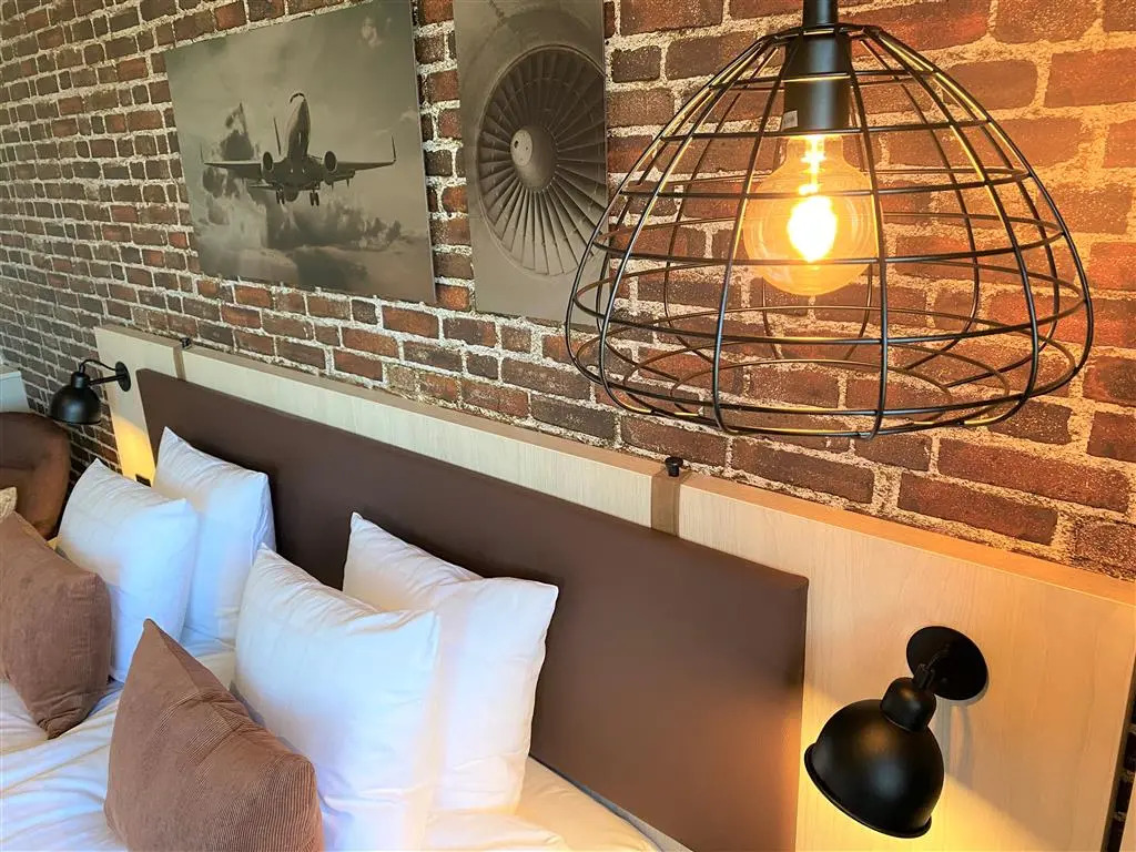 Photo - Skyline Airport Hotel