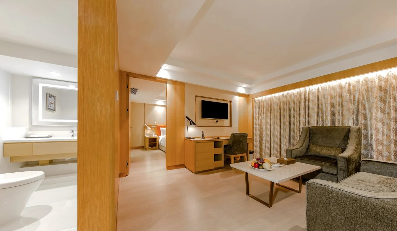Royal Dragon Hotel — фото 1