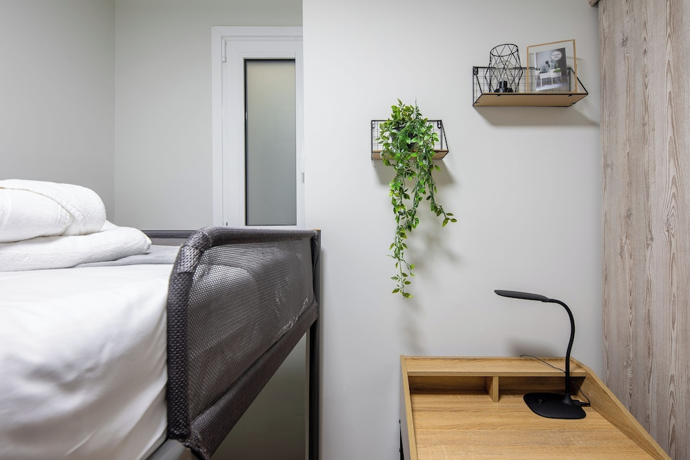 Cesily 2-Bedroom Apartment in Athens