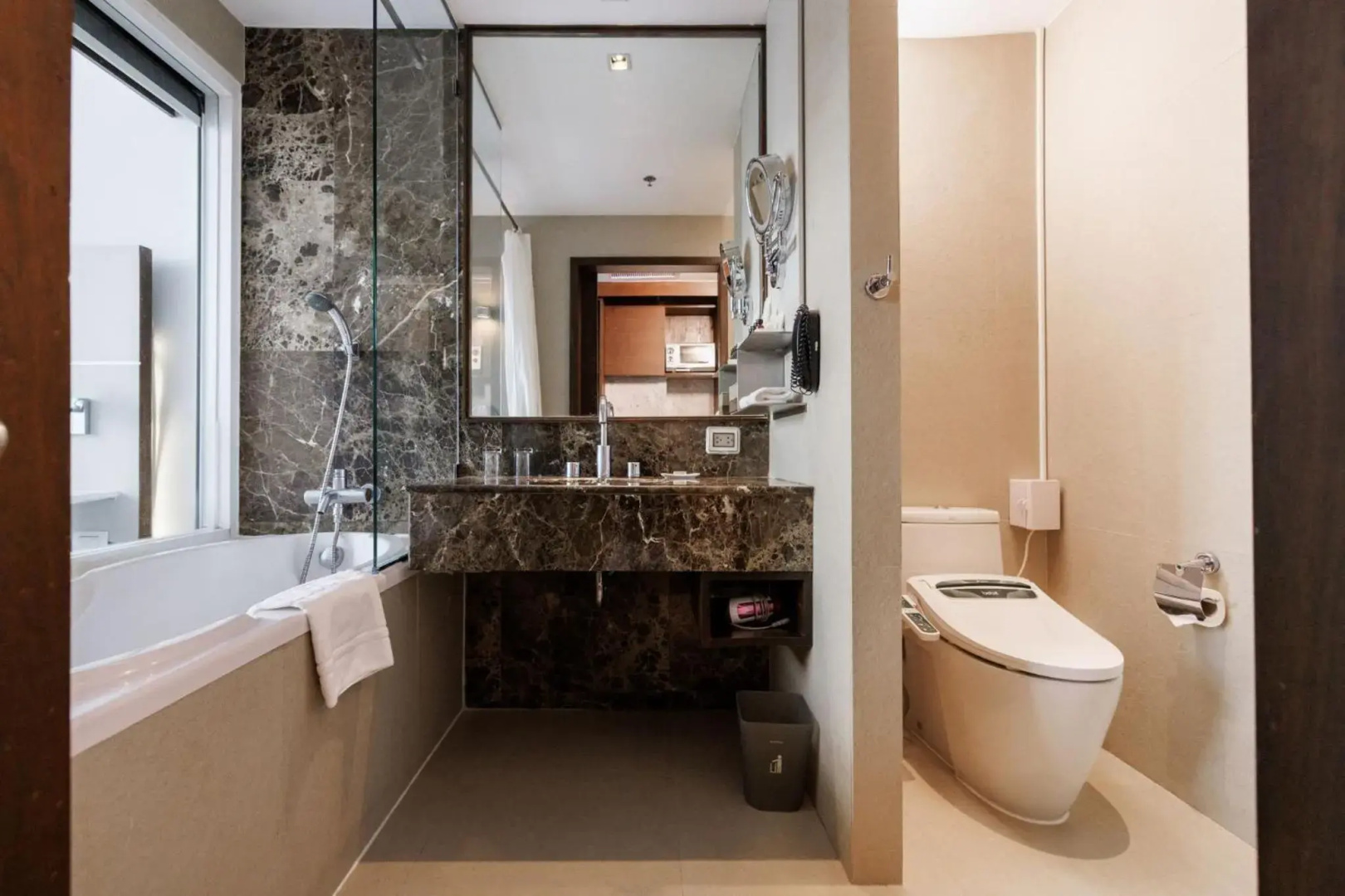 Photo - Golden Tulip Sovereign Hotel Bangkok