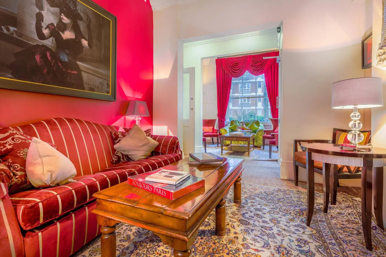 Photo - The Tophams Hotel