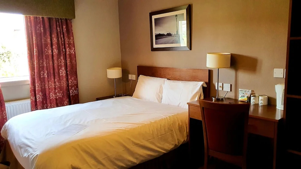 Photo - Wellington Hotel by Greene King Inns