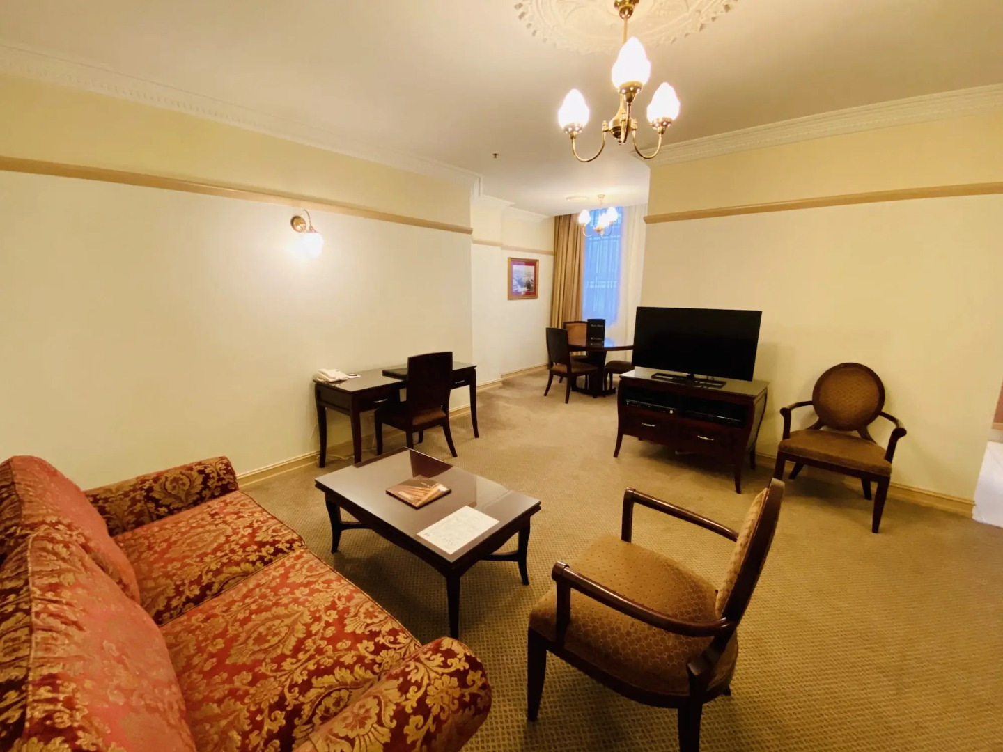 Photo - Royal Albert Hotel