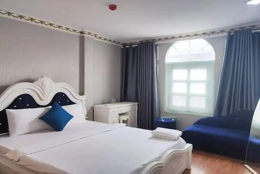 Foto - CROWNE MEOW BÙI VIỆN HOTEl 2