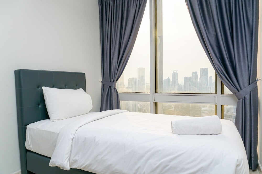 Stunning 2BR at The Empyreal Condominium Epicentrum Apartment