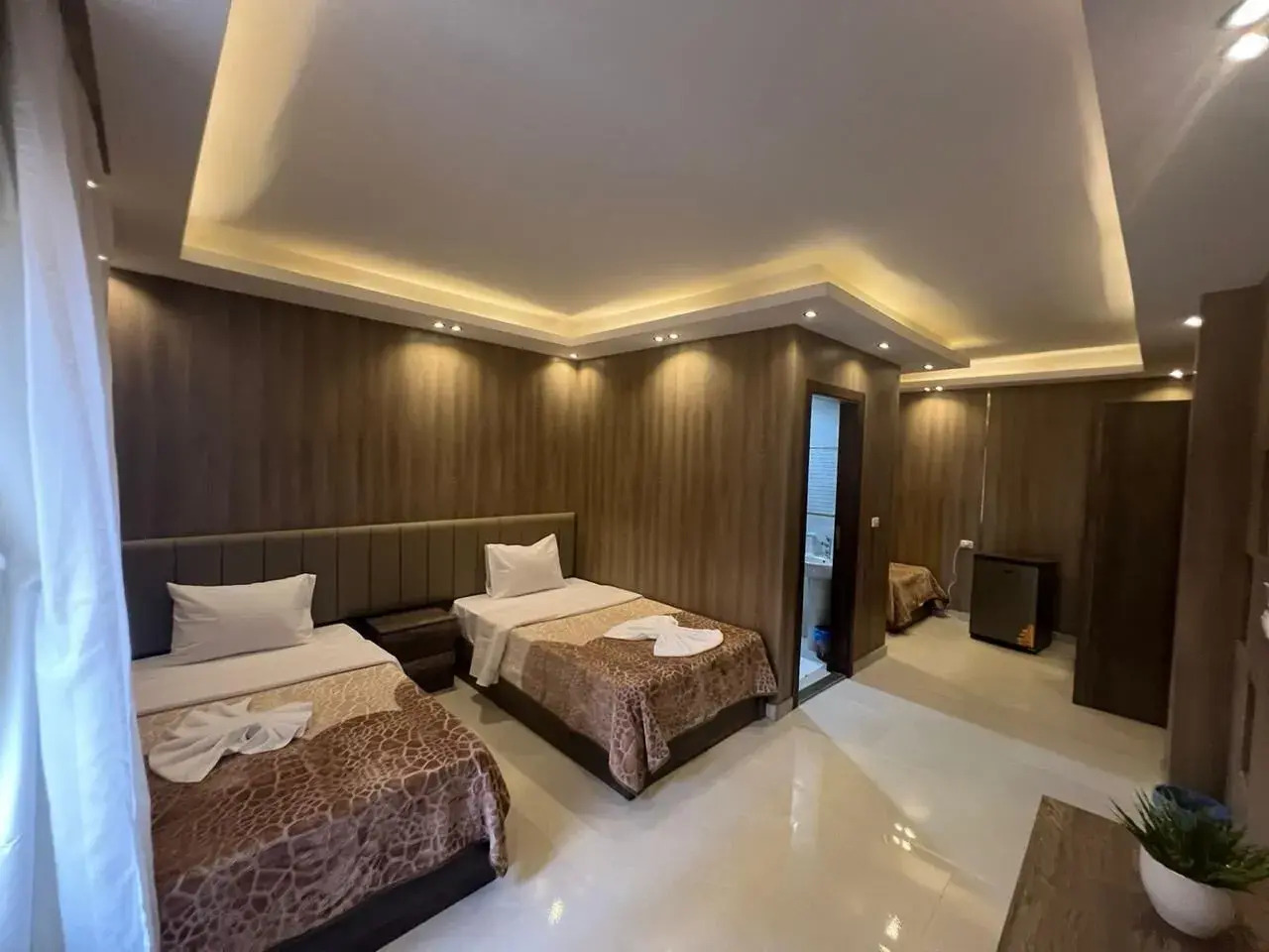 Photo - Rotana Palace Suites