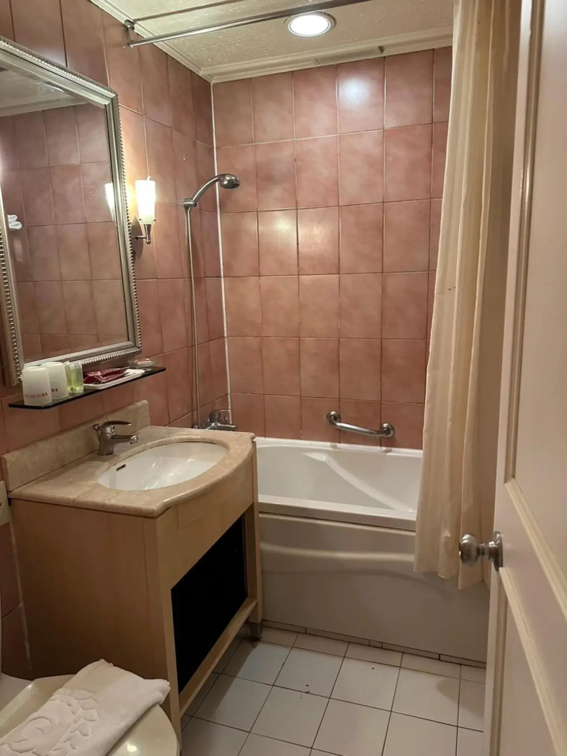 Photo - Erin Hotel
