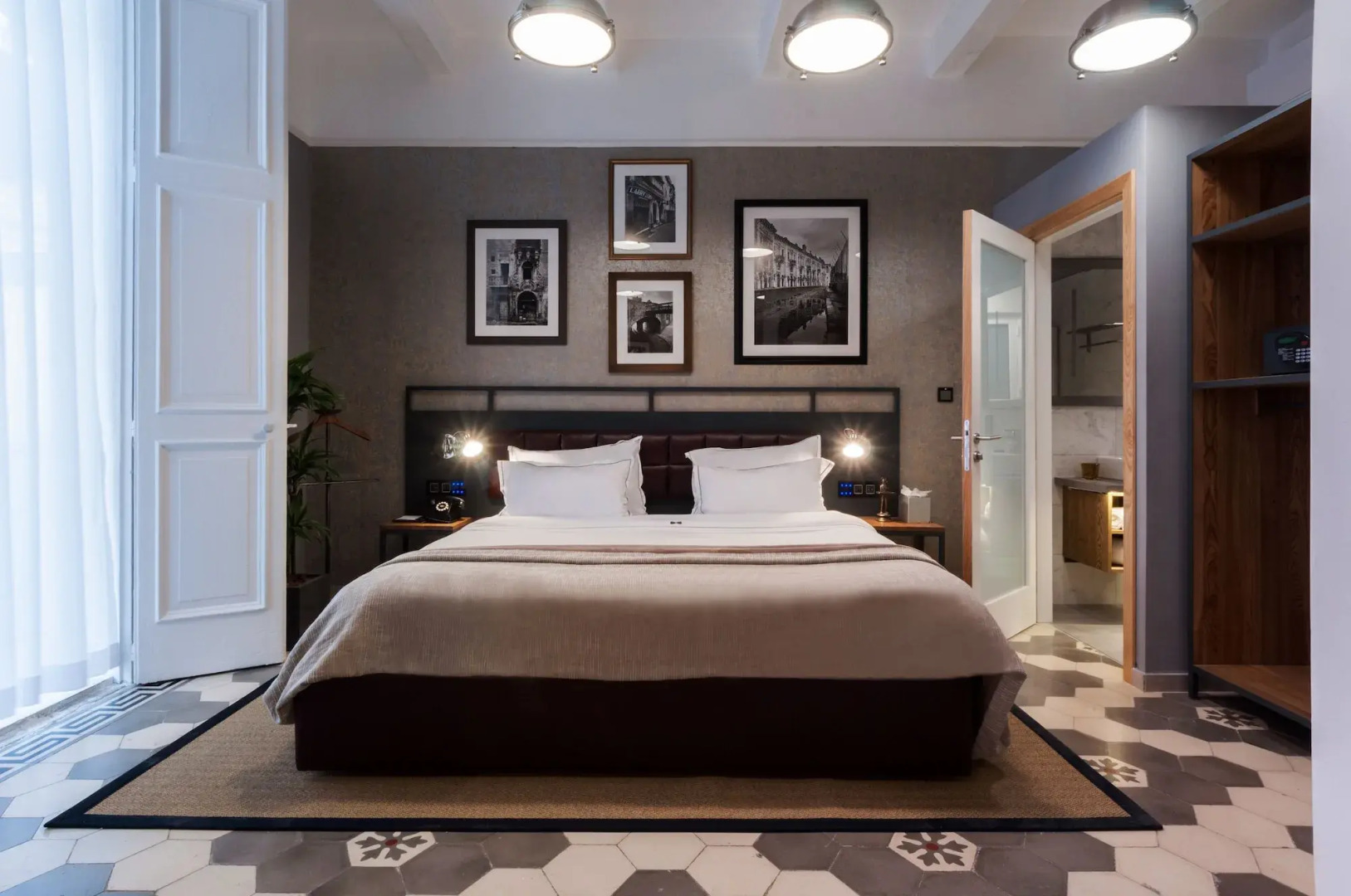 Photo - AX The Saint John