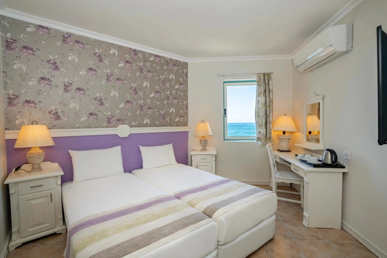 Photo - İz Flower Side Beach Hotel