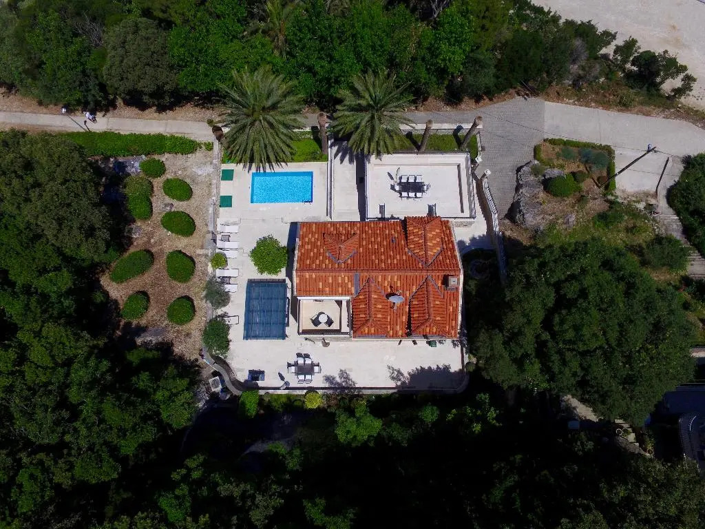 Foto - City Beach Villa with Pool and Sea View