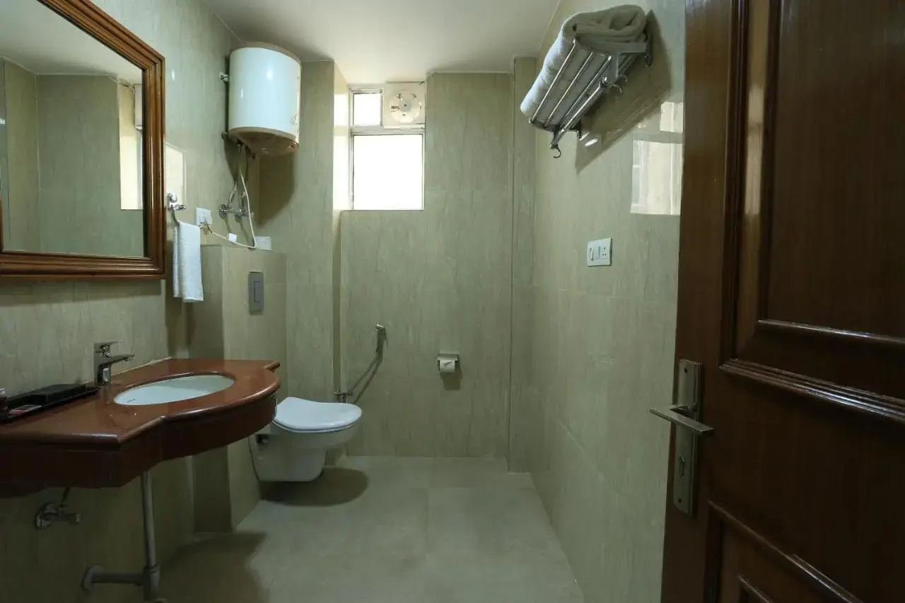 Photo - The Lohmod Premier On Delhi- Gurgaon Expressway Adj Aerocity -With Free Airport Pickup