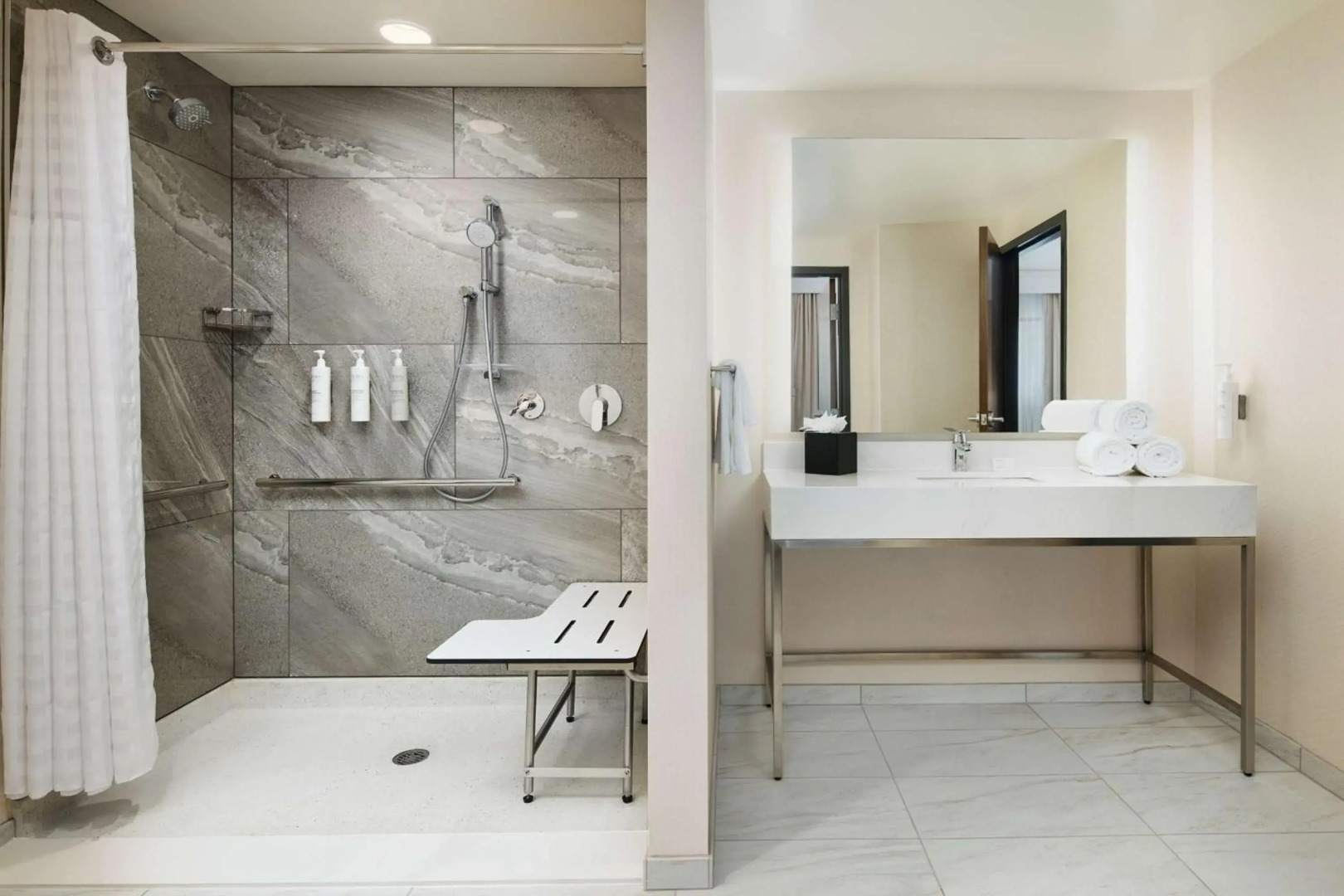 Foto - Embassy Suites By Hilton Atlanta Airport North