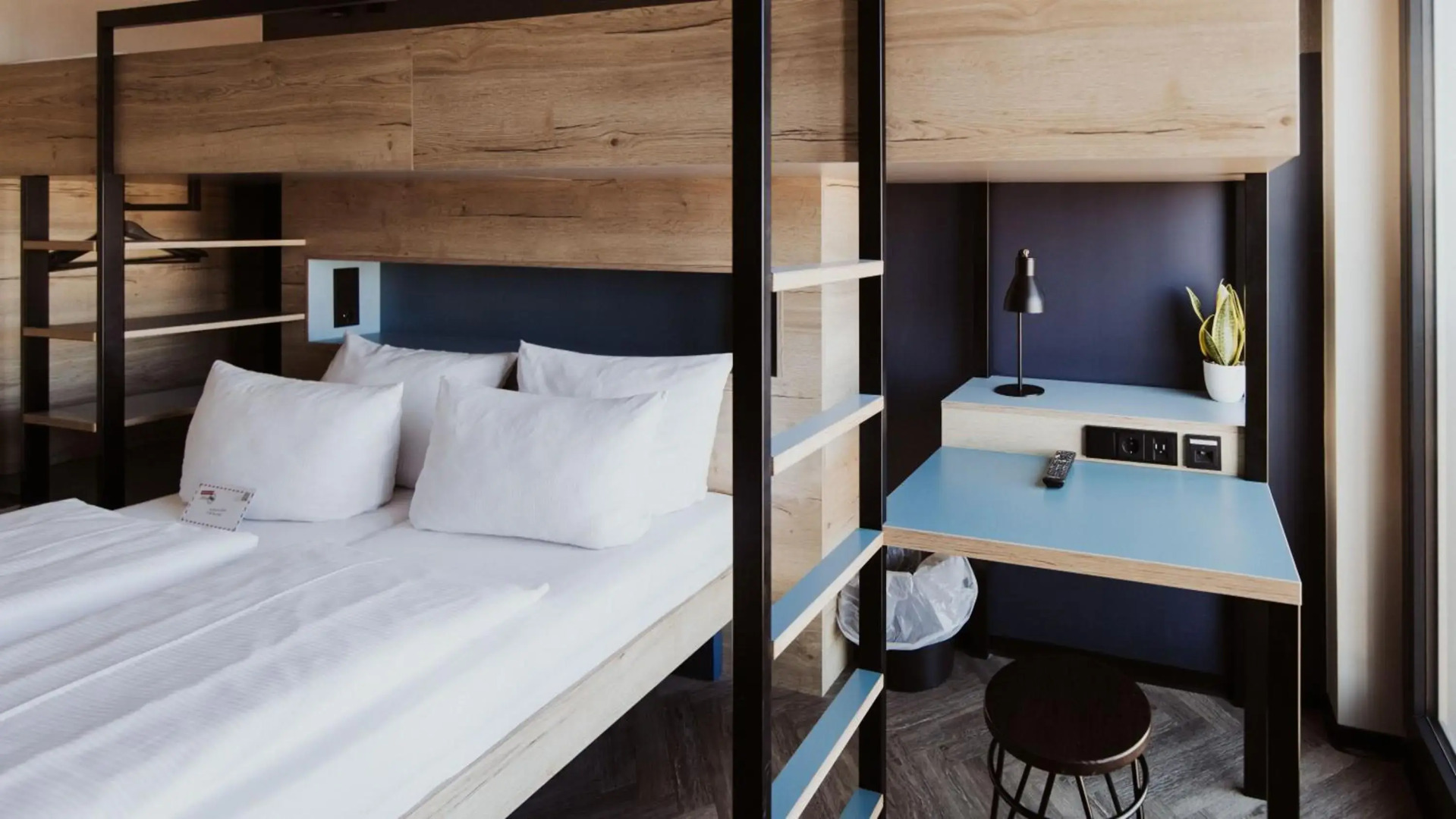 Photo - Schulz Hotel Berlin Wall at the East Side Gallery