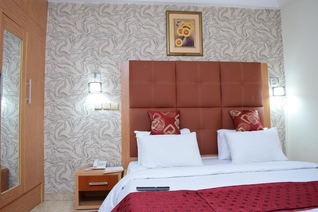 Chariot Hotel