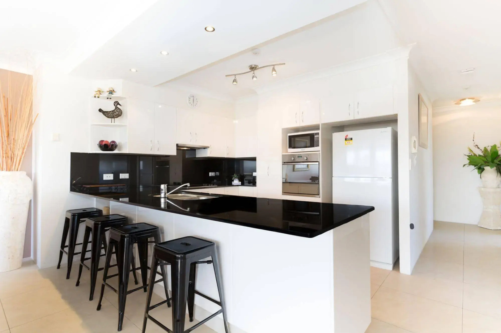 Photo - Breakers North Absolute Beachfront Apartments - Official