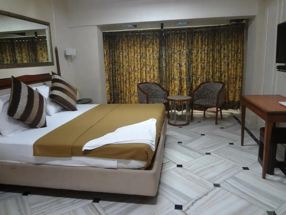 Photo - Royal Park Hotel