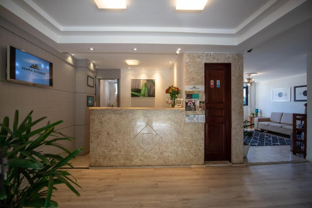 Hotel Serra Everest