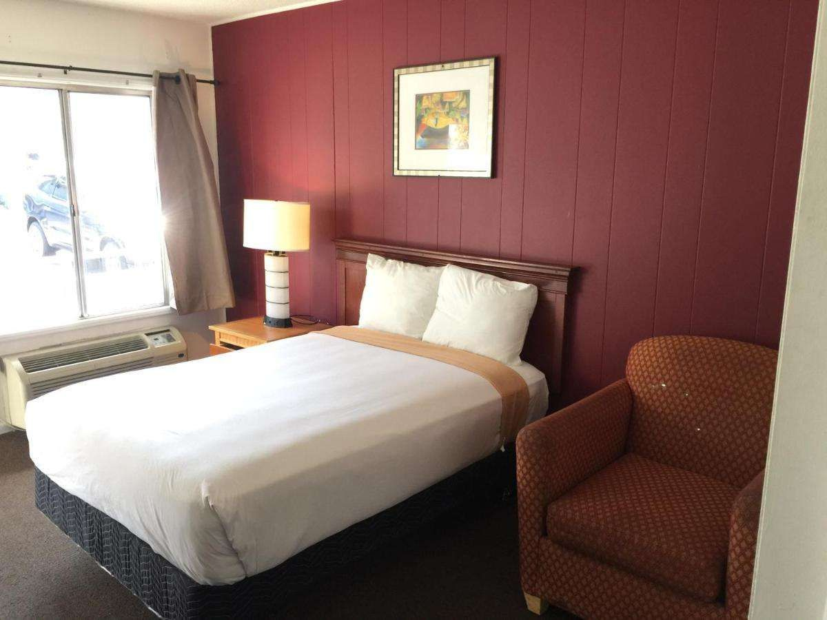 Photo - Holiday Lodge