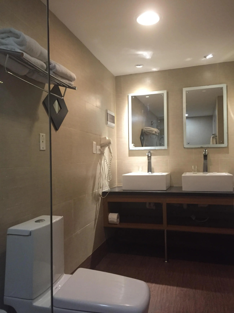 Photo - Weston Suites Hotel