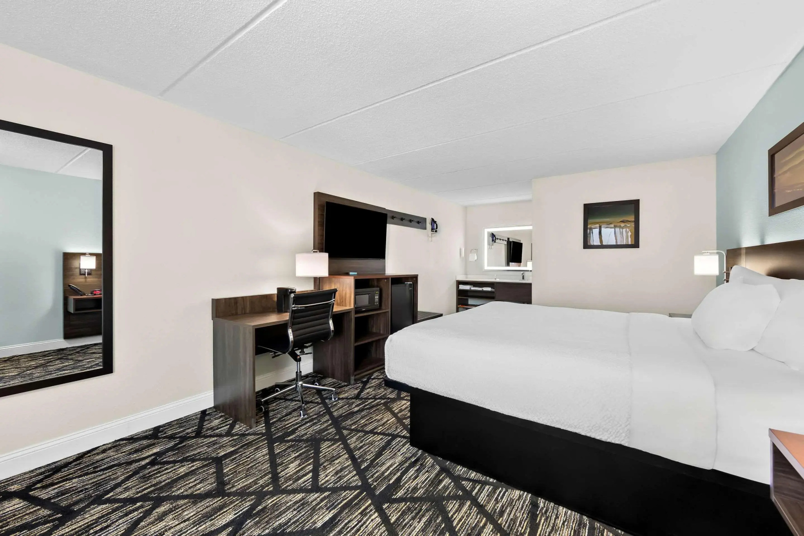 Photo - Clarion Inn & Suites near the Leconte Center Pigeon Forge