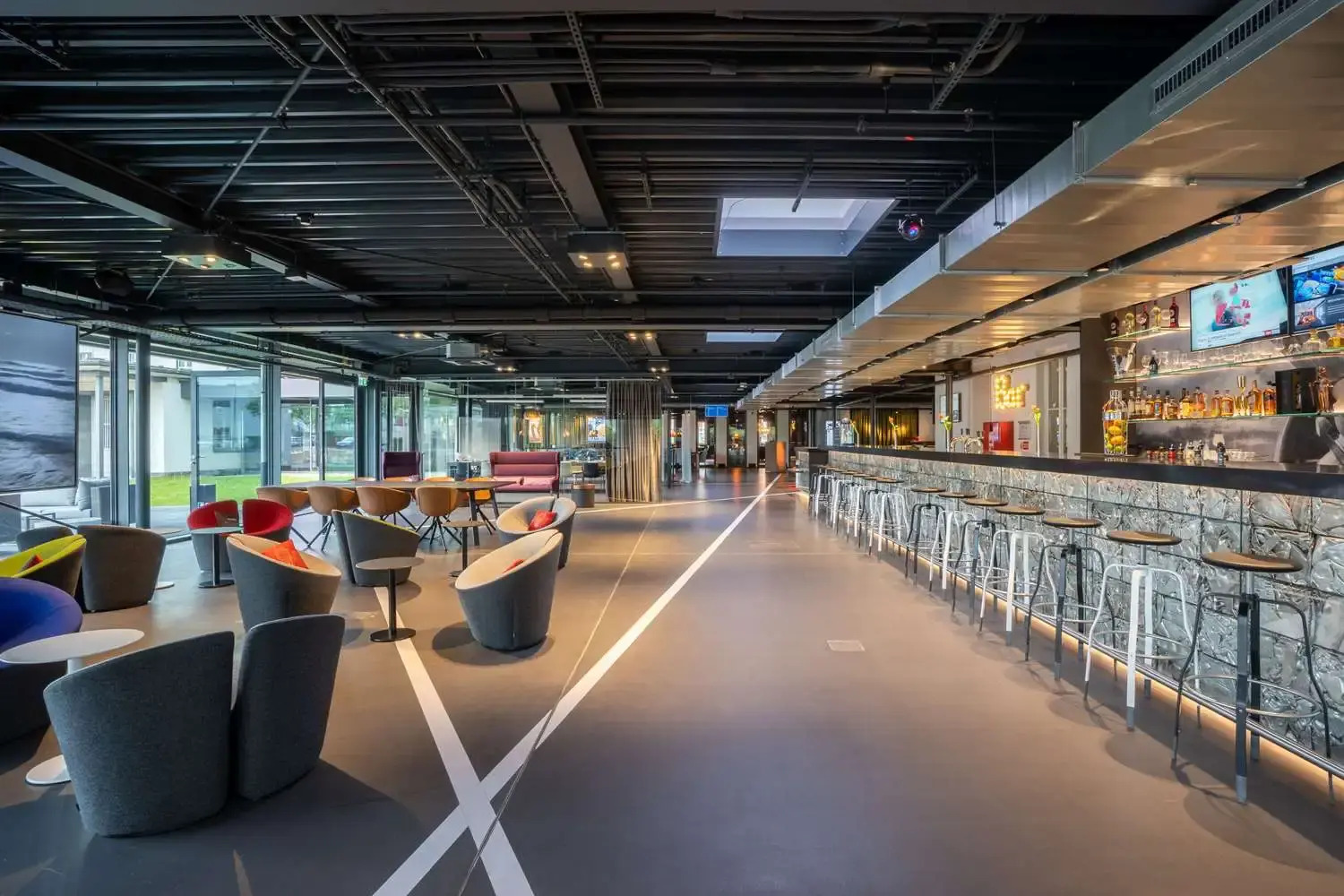 Foto - V8 Hotel Köln at MOTORWORLD