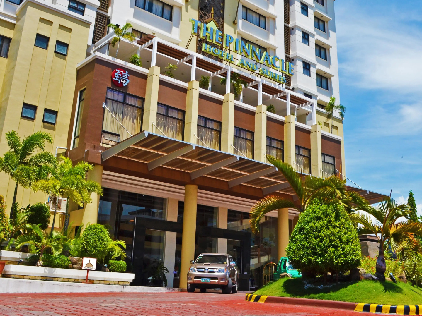 Foto - The Pinnacle Hotel and Suites