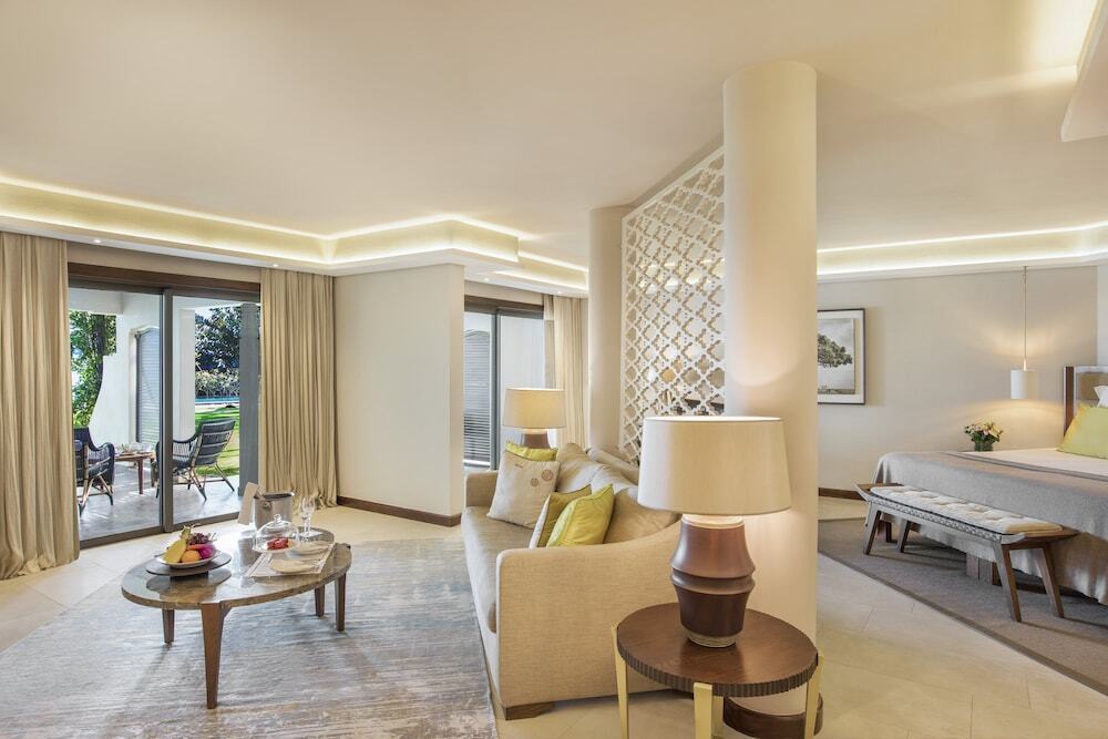 Photo - Royal Palm Beachcomber Luxury