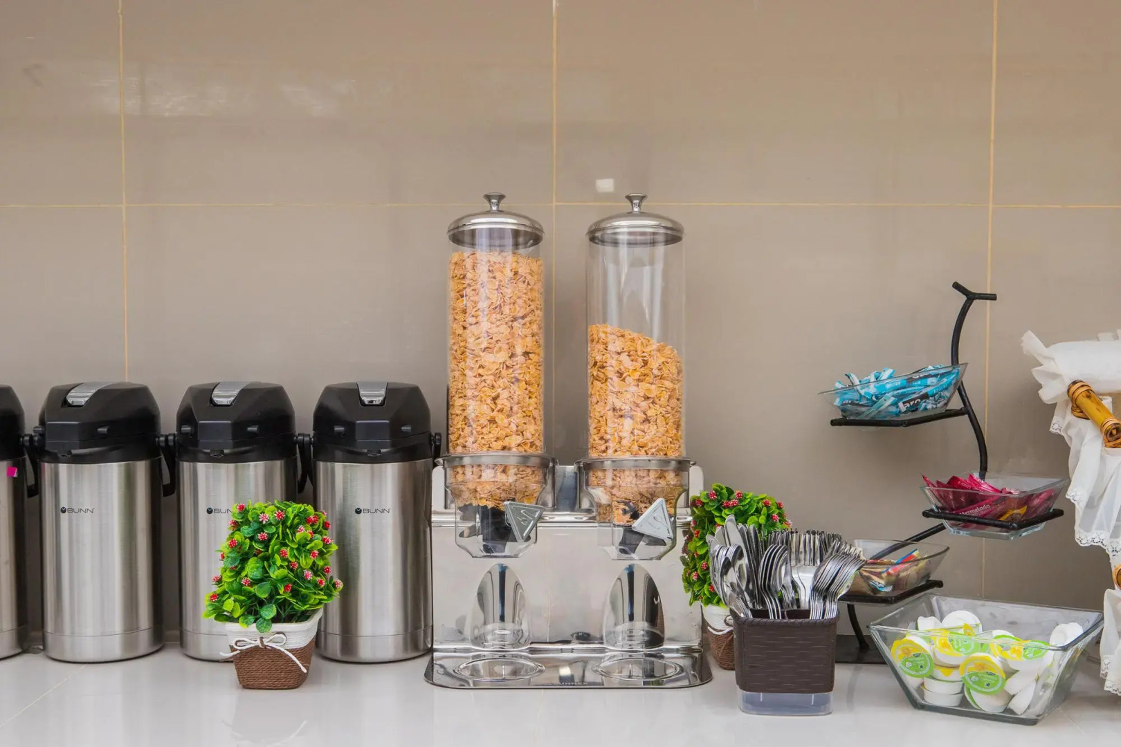 Photo - Hotel Avexi Suites By GEH Suites