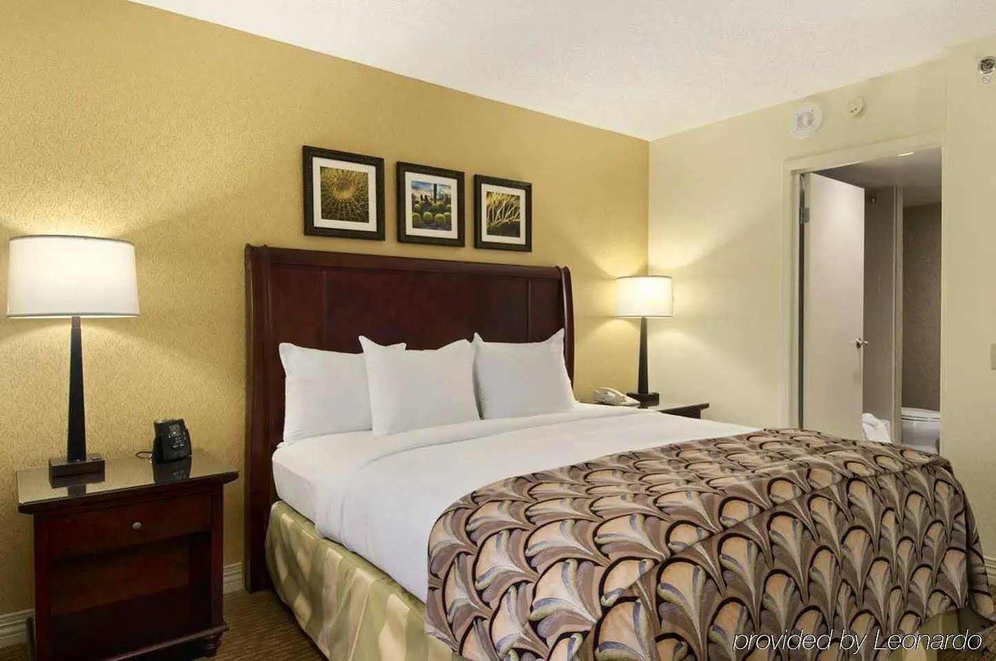 Photo - Embassy Suites by Hilton Phoenix Downtown North