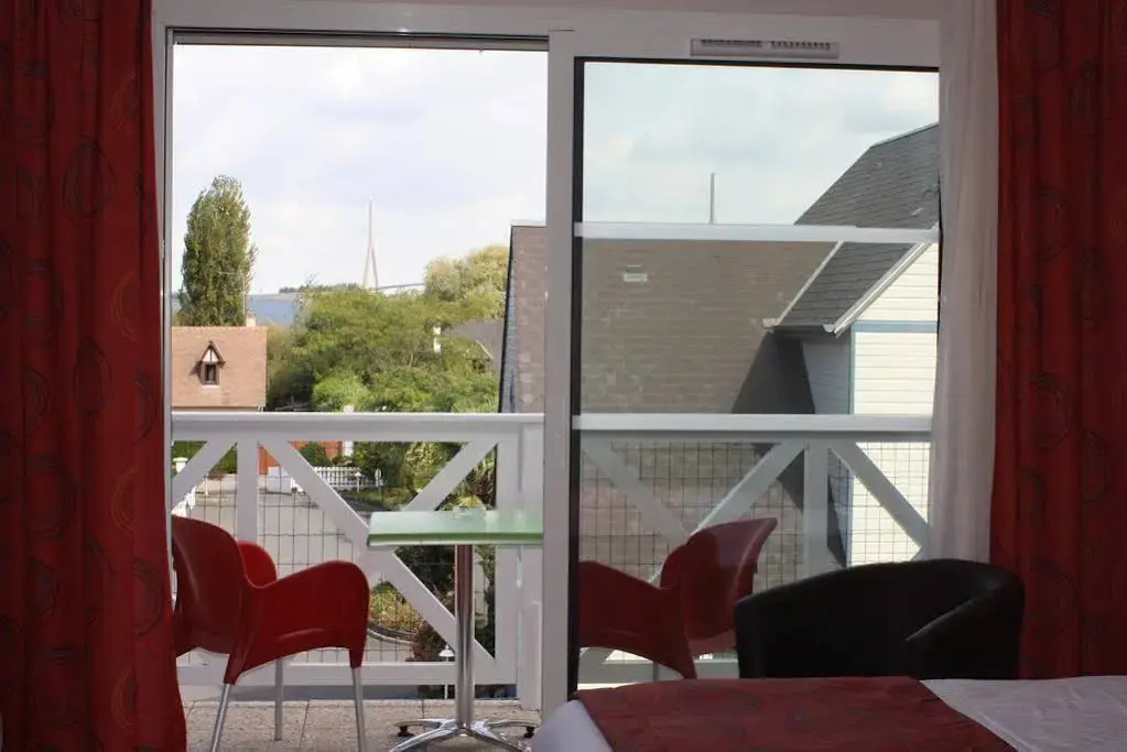 Foto - Contact hôtel - Hôtel Les Bleuets & SPA