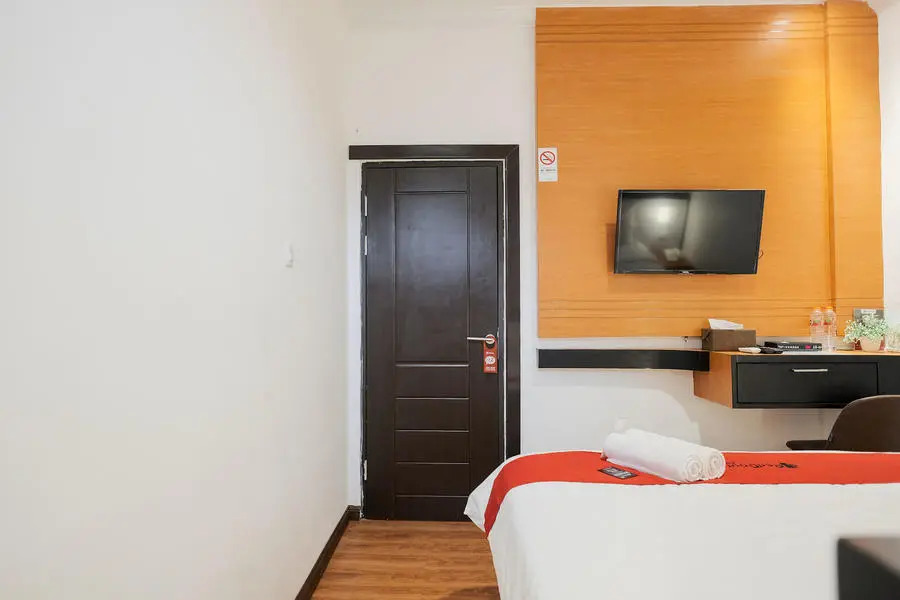 Photo - RedDoorz near RS Royal Prima Medan 2