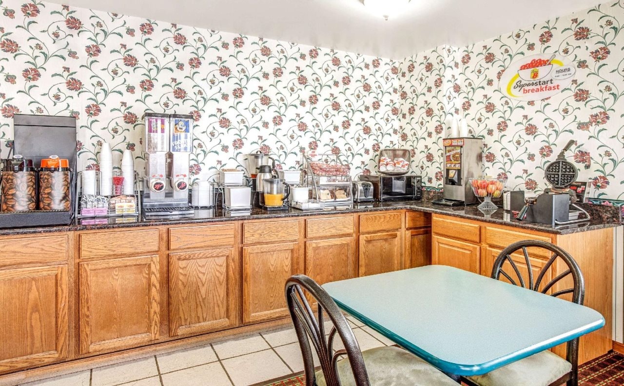 Photo - Super 8 by Wyndham McHenry/Fox Lake Area
