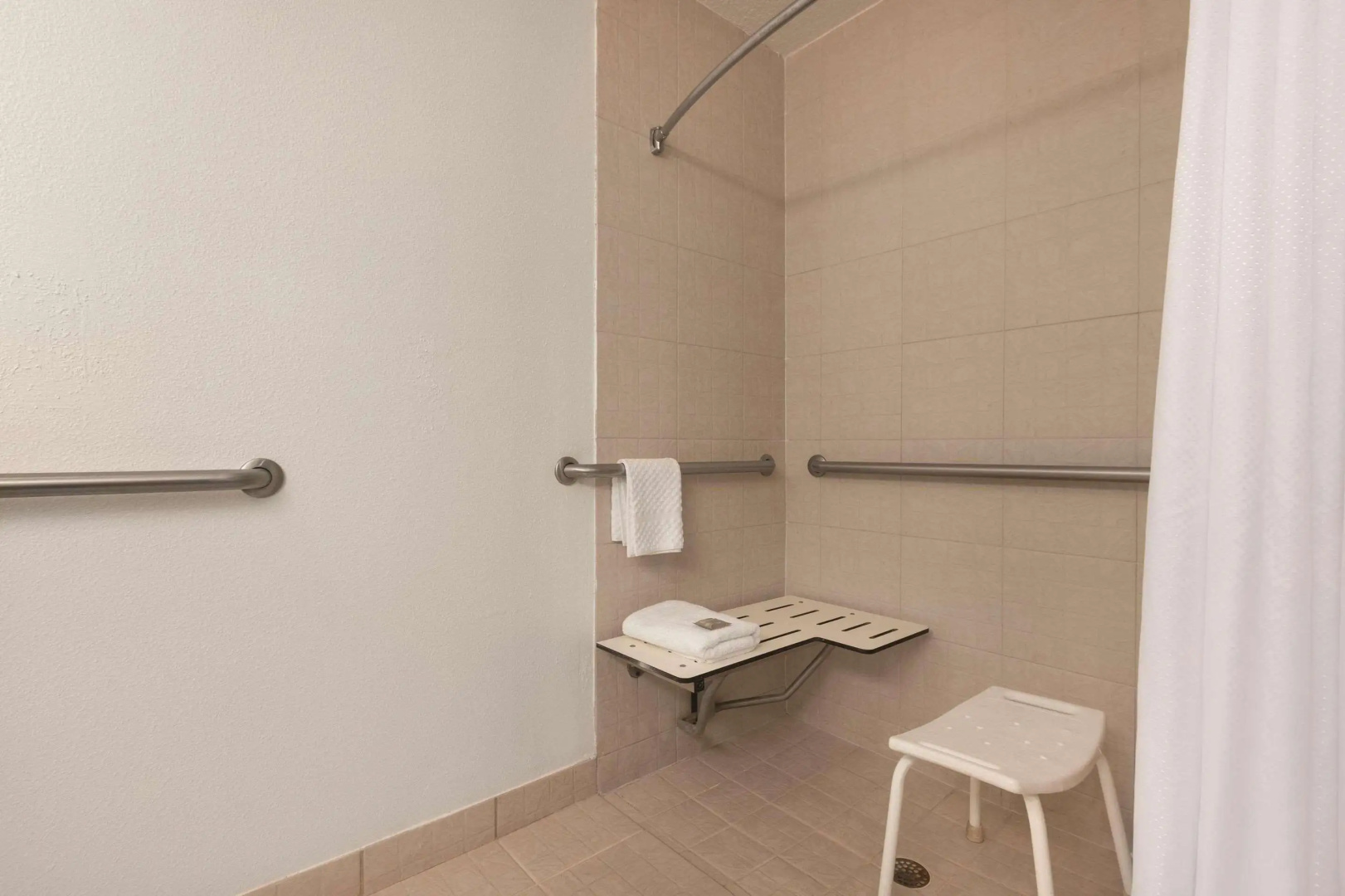 Photo - Country Inn & Suites by Radisson, RJ Stadium - Tampa Airport East