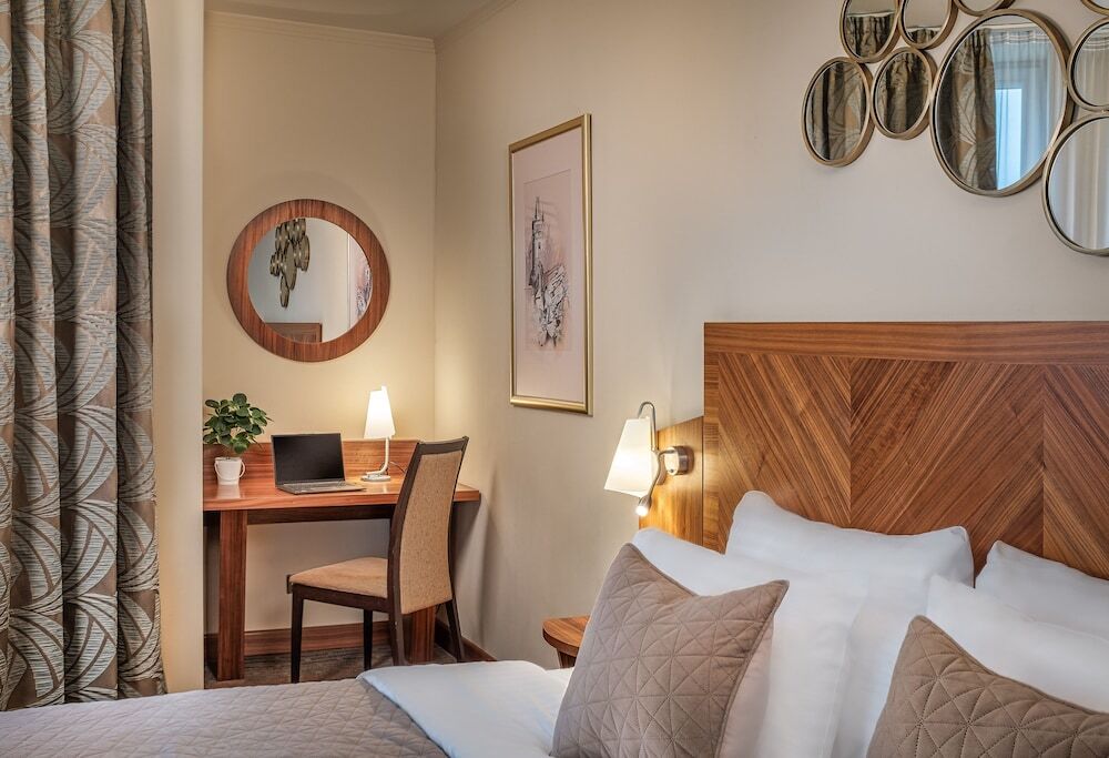 Foto - Crown Palace Apartments by Adrez