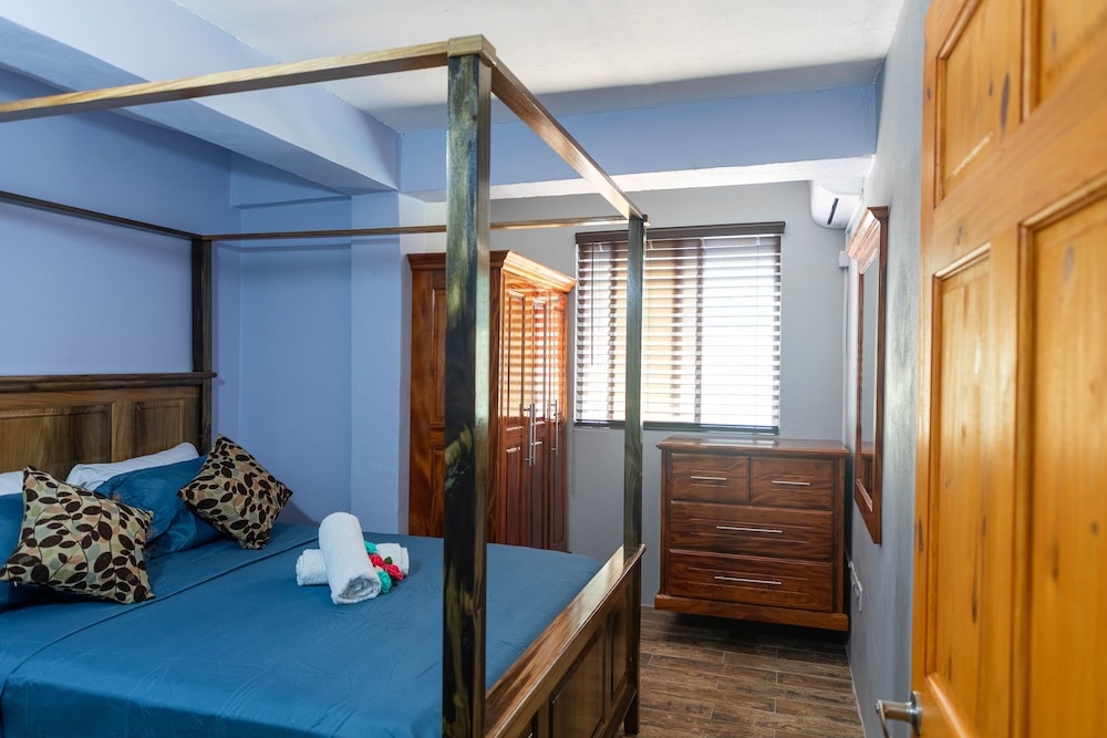 Topaz Apartment Villas-Pool Side Piton v