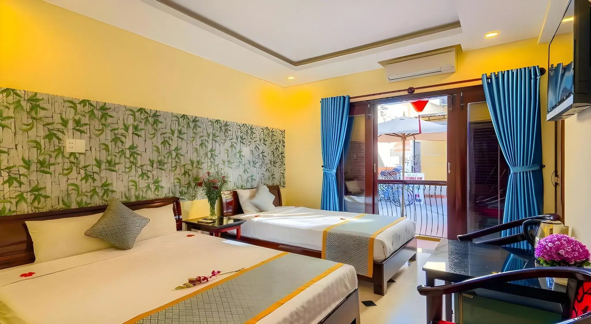 Photo - Golden River Hotel