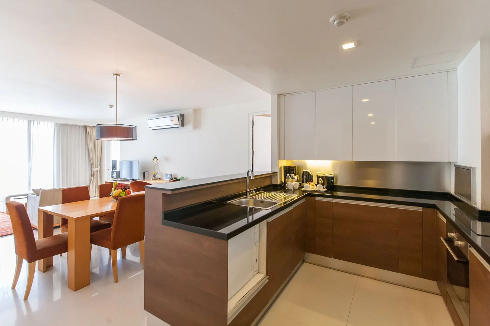 Photo - Oakwood Residence Sukhumvit 24 Bangkok