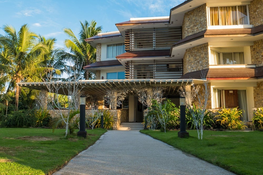 Caluwayan Palm Island Resort