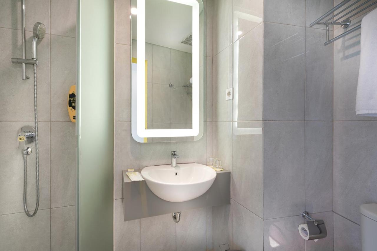 Photo - YELLO Hotel Manggarai Jakarta