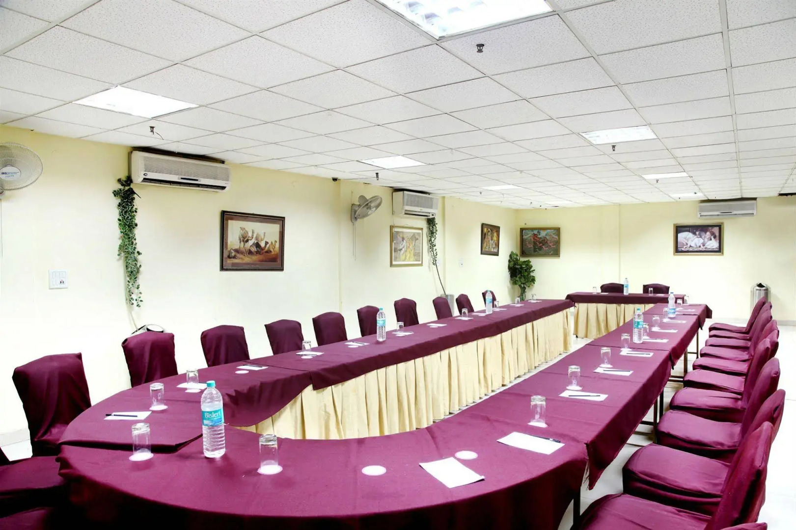 Foto - Hotel TJS Royale, Karol Bagh, 2 Mins from Metro