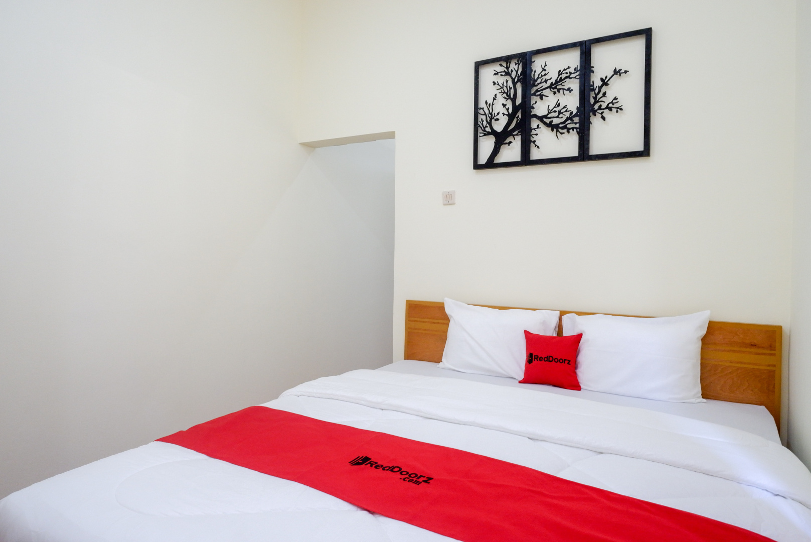 RedDoorz near Rita Supermall Purwokerto 2