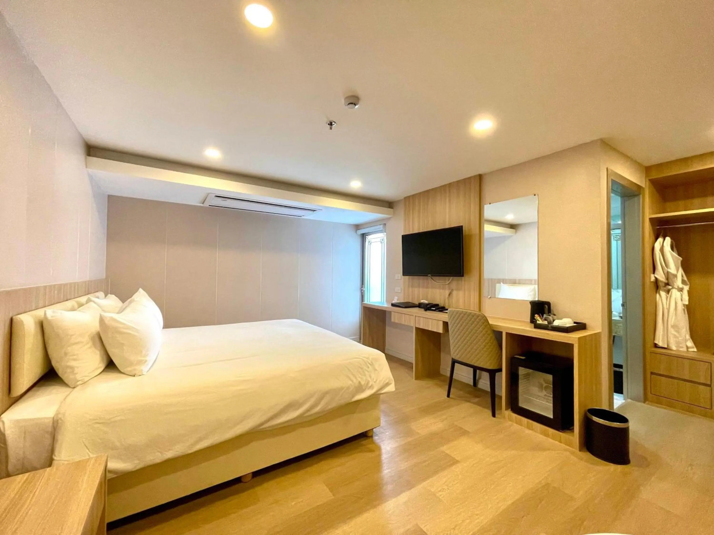 Photo - Golden Jomtien Beach Hotel