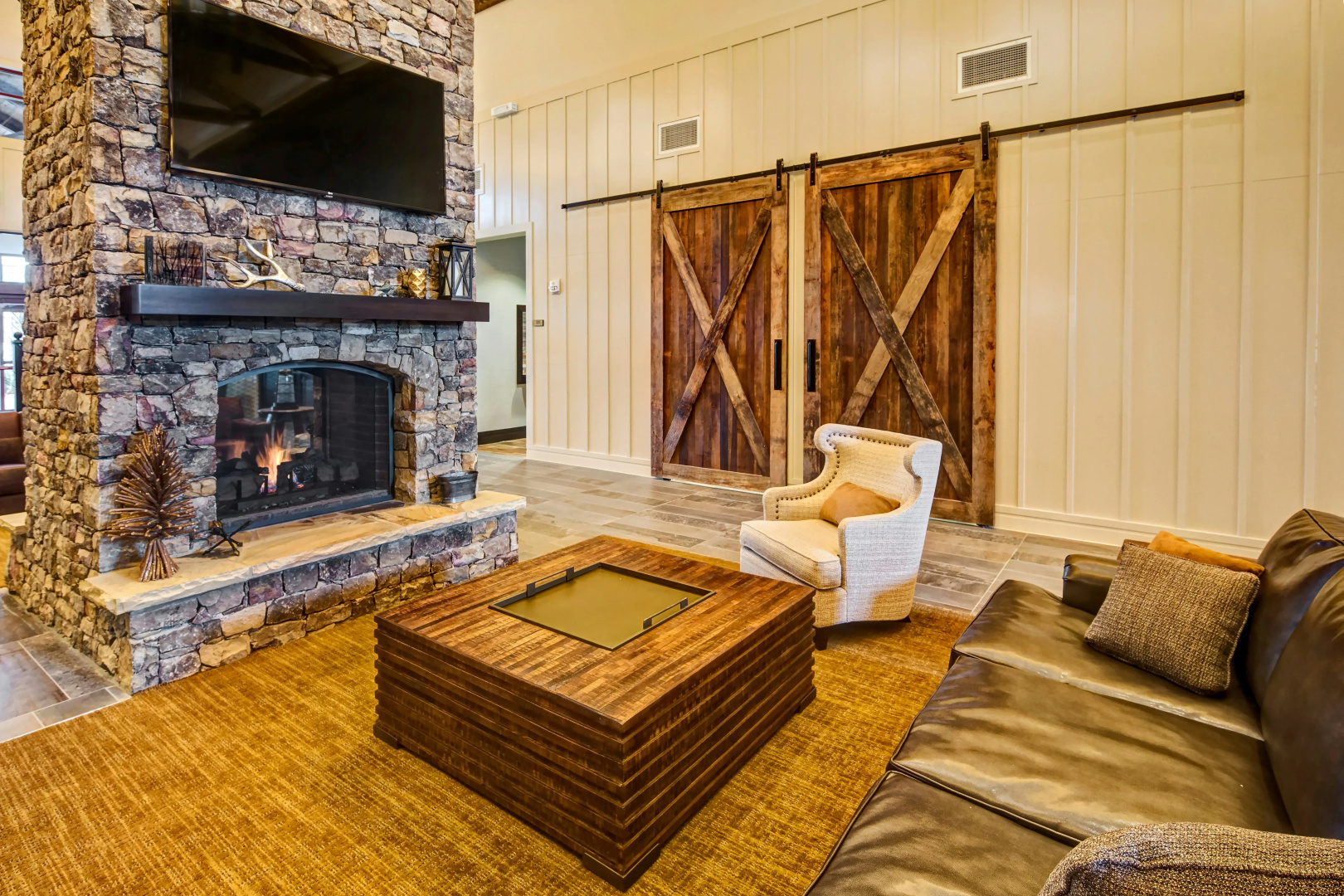 Photo - Black Fox Lodge Pigeon Forge, Tapestry Collection by Hilton