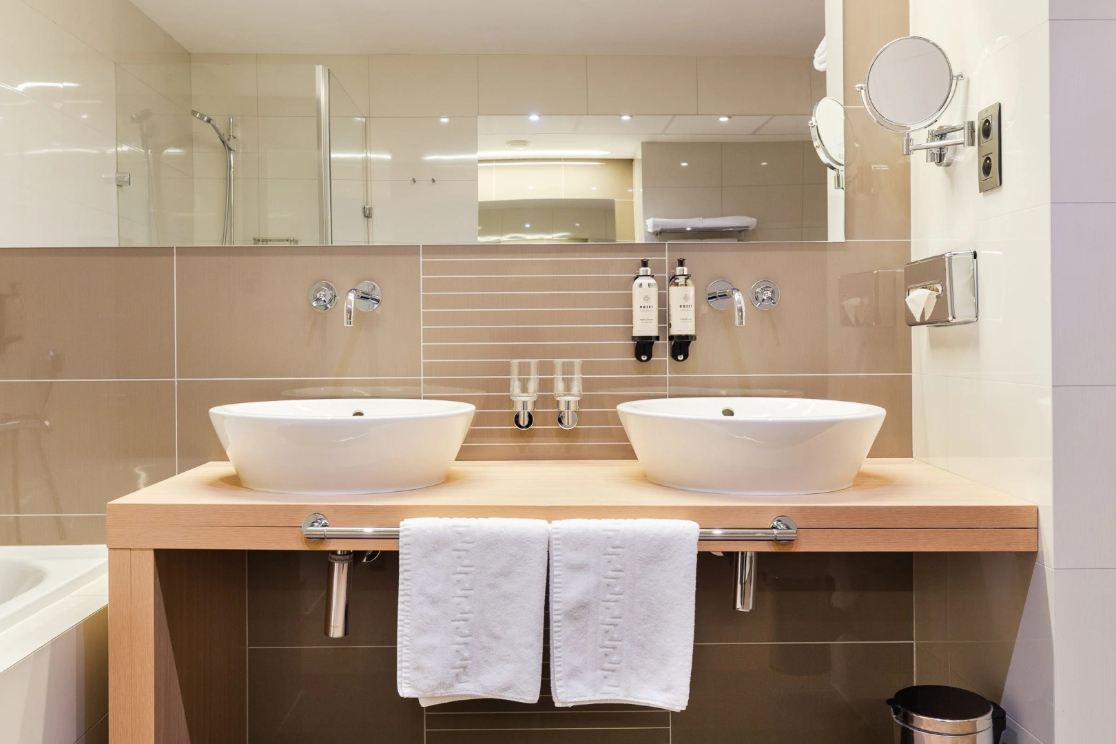 Photo - Roset Hotel & Residence