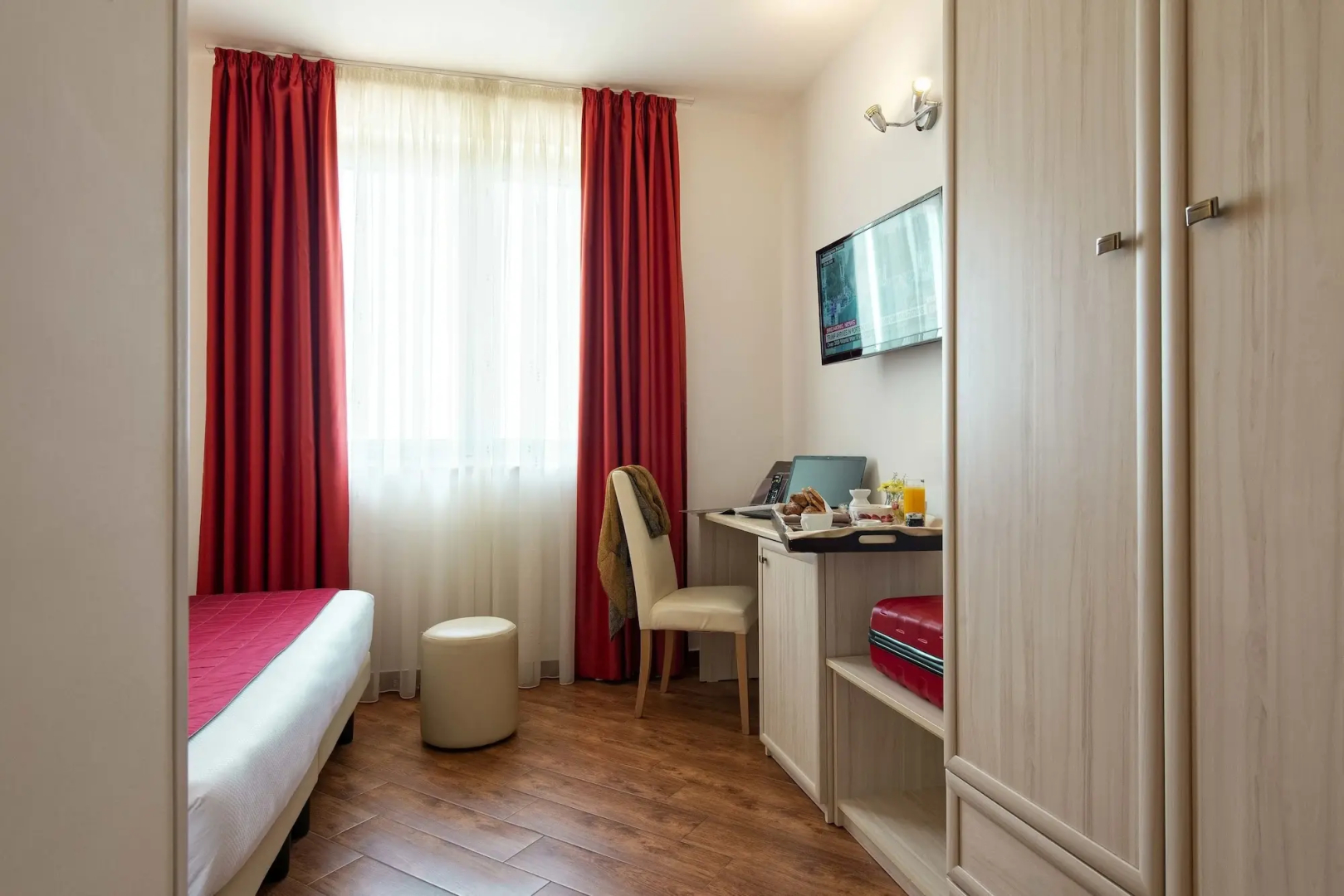 Photo - Simon Hotel