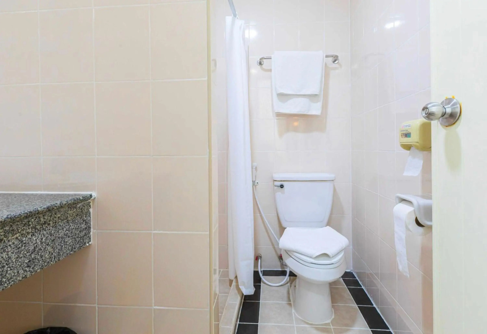 Photo - Collection O Howard Square Boutique Hotel