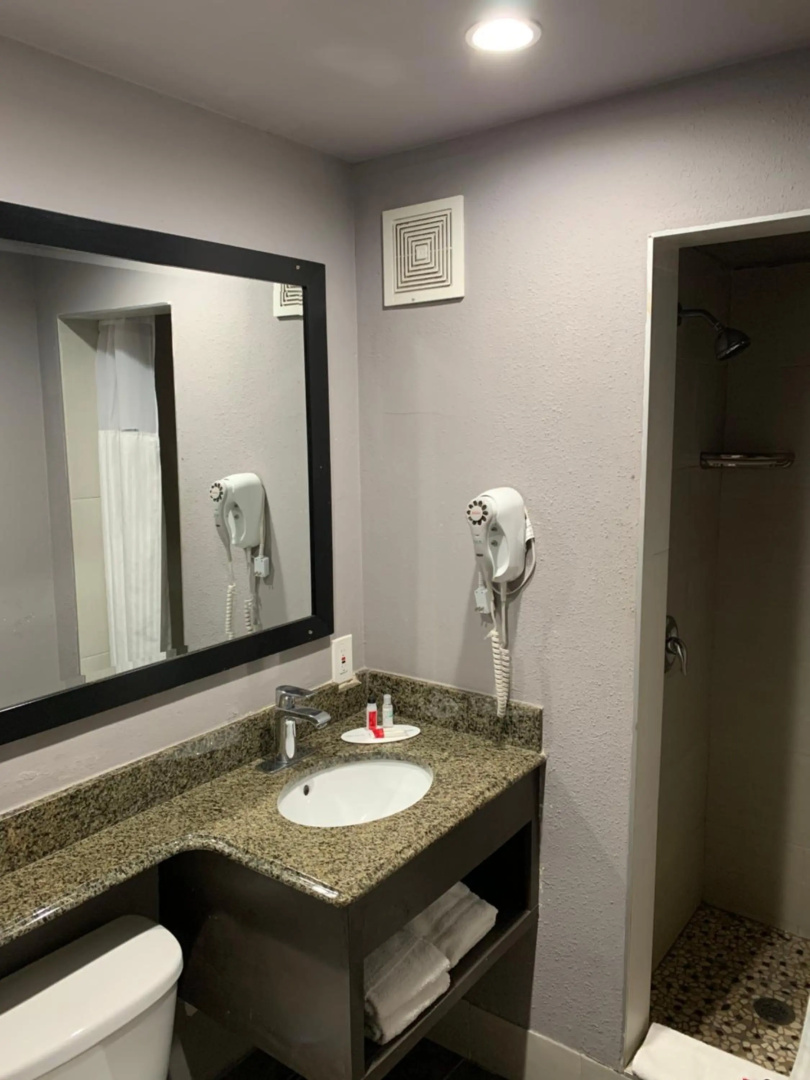 Photo - Skyways Hotel