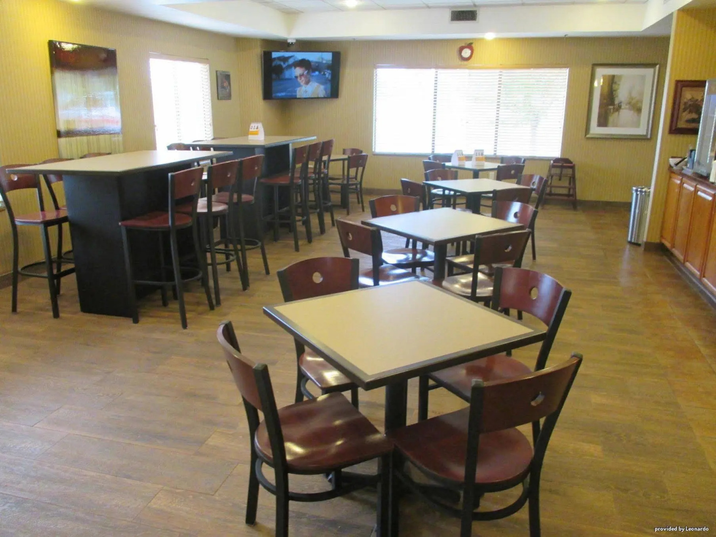 Photo - Best Western Plus Woodland Hills Hotel & Suites